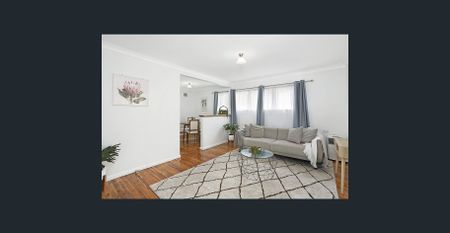 House centrally located - Photo 4