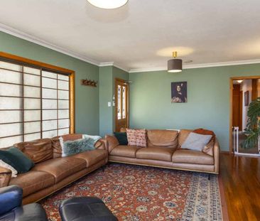 Pet friendly family home! - Photo 2