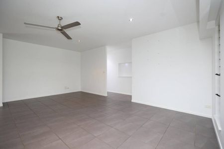 Large Executive Style Home - Large Shed - Large Block - Side Access - Photo 5