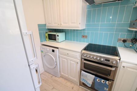 2 bedroom end of terrace house to rent - Photo 5