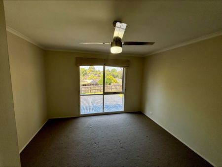 Spacious Four-Bedroom Family Home in a Prime Mooroolbark Location - Photo 2