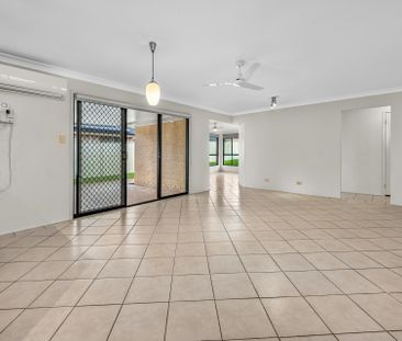 SITTING PRETTY IN EAST MAITLAND! - Photo 2