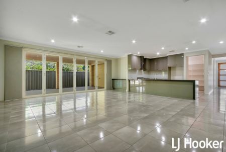 Spacious Family Home - Photo 5