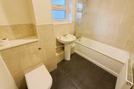 Fellowes Gardens, Peterborough - Photo 4