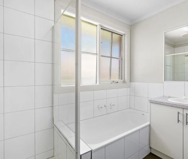 Neat 3-Bedroom Townhouse in a Prime Elsternwick Location - Photo 4