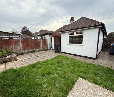 2 bedroom semi-detached bungalow to rent - Photo 6