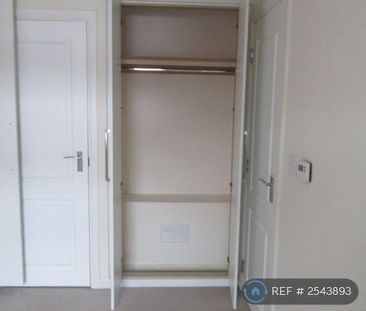 3 bedroom end of terrace house to rent - Photo 4