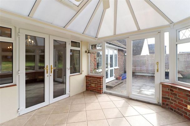 4 bedroom bungalow to rent - Photo 1