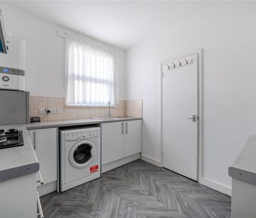 Leonard Road, N9, London - Photo 5