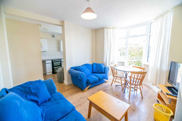 8 Carlton Avenue - Photo 1