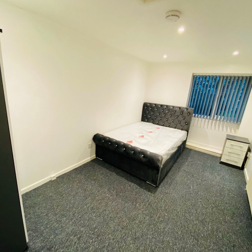 Room in a Shared House, Daley Close, B1 - Photo 1