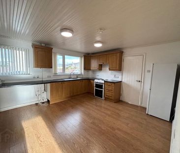 10 Broadway Avenue, Carrickfergus, BT38 8DD - Photo 1