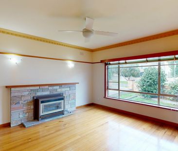 Large three bedroom home - Photo 5