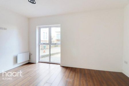 3 bedroom flat to rent - Photo 3