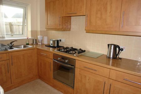 3 Bedroom House - Semi-Detached - Photo 3