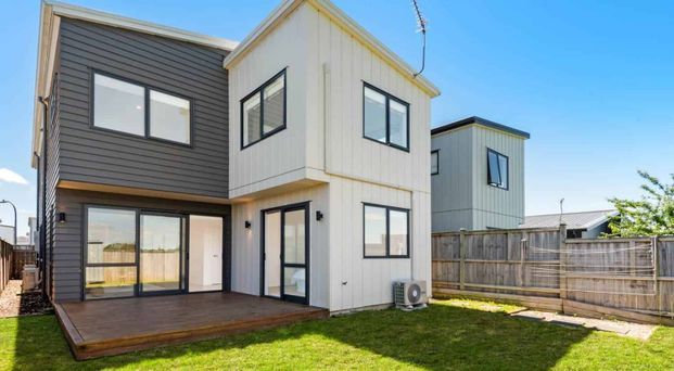 Dream Home In Karaka Lakeside - Photo 1