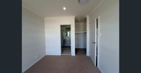 Brand New & Spacious 4-Bedroom Home with Alfresco – Menangle Park - Photo 2