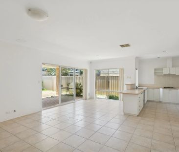 Stunning 4 Bedroom 2 Bathroom Family Home - Photo 4