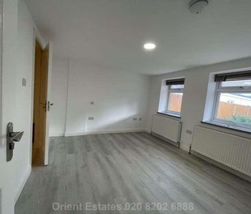 Southbourne Avenue, London, NW9 - Photo 2