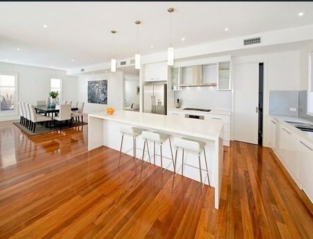 AN EXPANSE OF FAMILY LIVING & A POOL........... - Photo 3