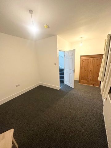 2 Bed Terraced House, Kingswood Road, IG3 - Photo 3