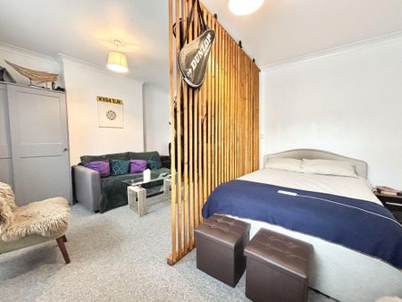 Studio to rent - Photo 2