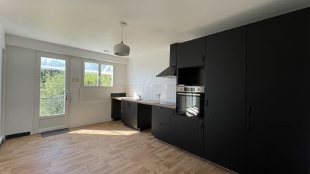 Location Appartement 4 pièces 83m² LA ROCHE SUR YON 85000 - Photo 2