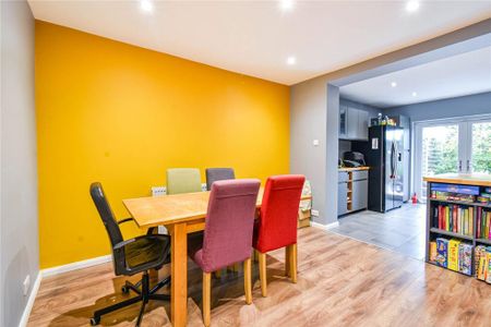 3 bedroom semi-detached house to rent - Photo 4