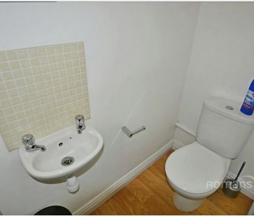 3 bedroom flat to rent - Photo 5