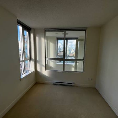 Cozy 1 bedroom for rent near VGH - Photo 1