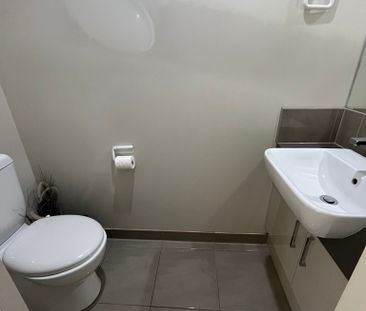 Cranbourne West - Photo 3