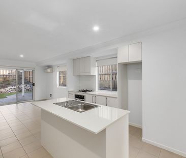 Charming 2-Bedroom House in Port Macquarie - Photo 2