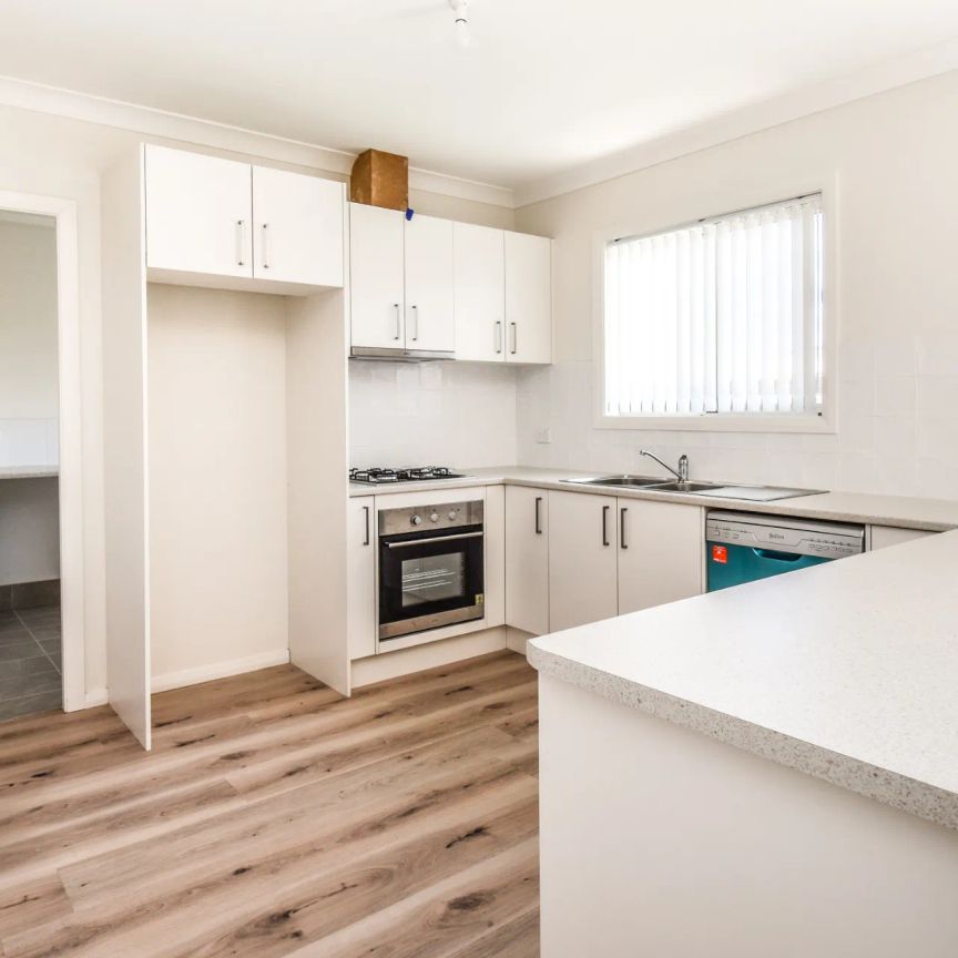 Modern & Light-Filled Contemporary Living - Photo 1