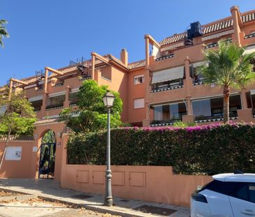 952752 - Apartment for rent Elviria, Marbella, Málaga, Spain - Photo 2