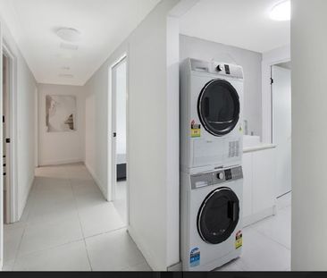 Lovely renoavted room for rent in Apartment - Photo 4