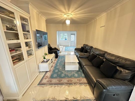 3 bedroom semi-detached house to rent - Photo 1