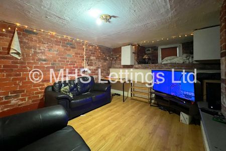 4 Bedroom Mid Terraced House for rent in Newport View - Photo 2