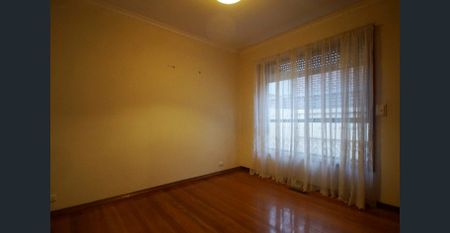 Excellent location, 3BR Home Set Back At The Rear! - Photo 4