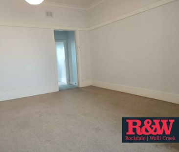 DEPOSIT TAKEN - Conveniently Located 1 Bedroom Unit - Photo 1