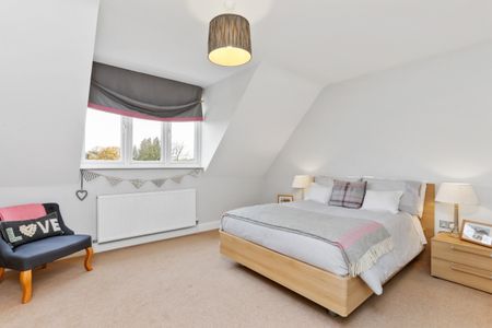 4 bedroom detached house to rent - Photo 3