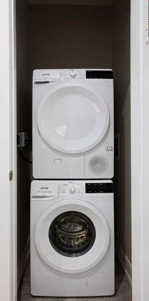 Tyndall Tower — 1 Bedroom - Luxe Renovation - Photo 1