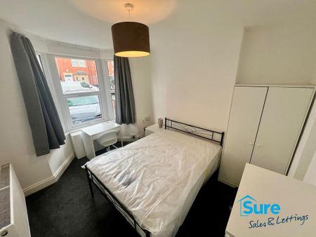 4 bedroom semi-detached house to rent - Photo 5