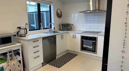 Townhouse with extras - Photo 4