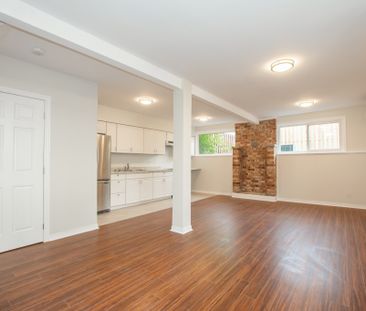 Spacious 2 Bedroom Lower Unit in Welland!! - Photo 5
