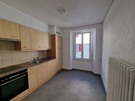 Joli appartement de 3 pièces au 1er étage avec balcon au coeur de Fleurier - Photo 2
