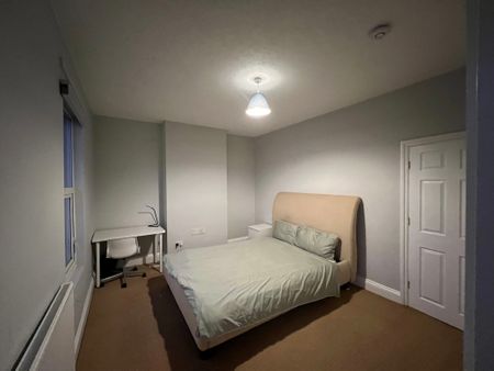 4 Bed Student Accommodation - Photo 4