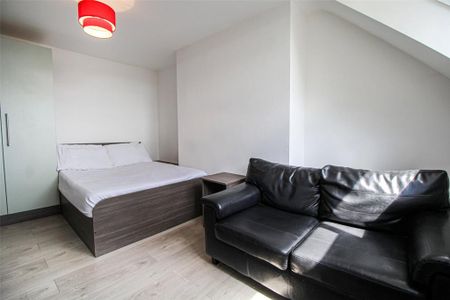 Studio to rent - Photo 2