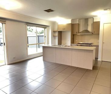 Perfectly positioned, three bedroom beauty! - Photo 3