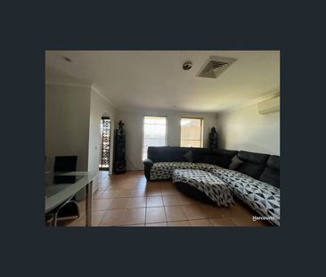 Neat & Tidy Three Bedroom Home in a Quiet Street Location... - Photo 1