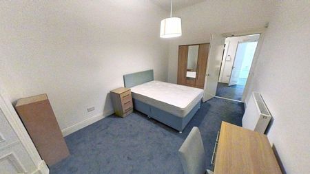 3 bedroom apartment to rent - Photo 2